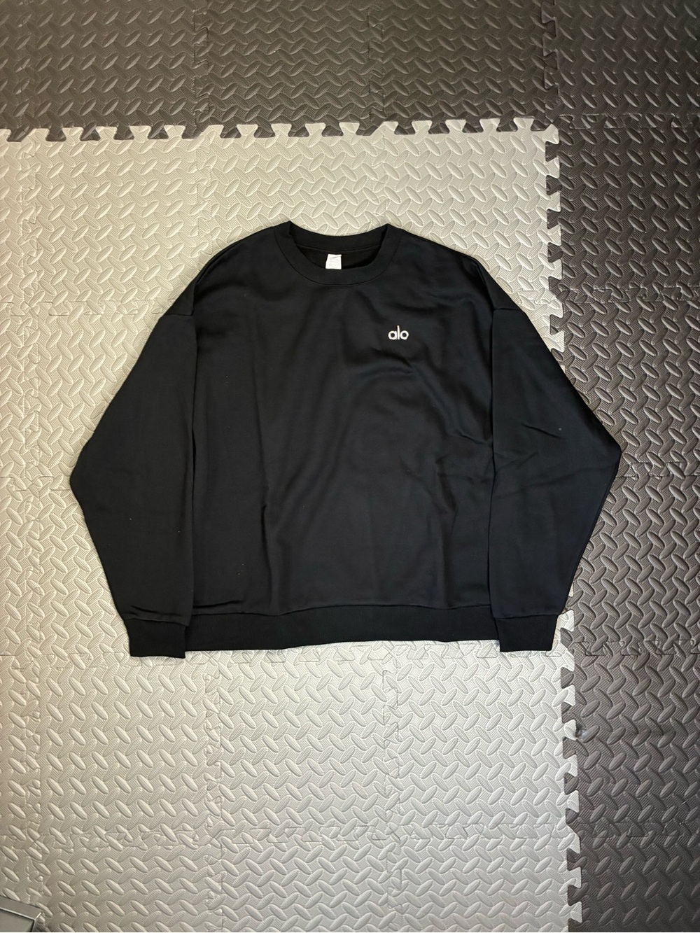ALO Yoga Men’s Black Crewneck Sweatshirt with Small Logo